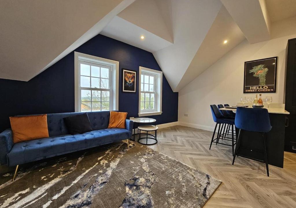 Redditch Apartment | The Loft, FlatA, Redditch