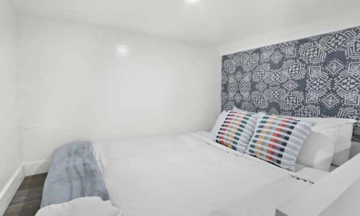 Huntington Park Apartment | The Metro Loft Getaway