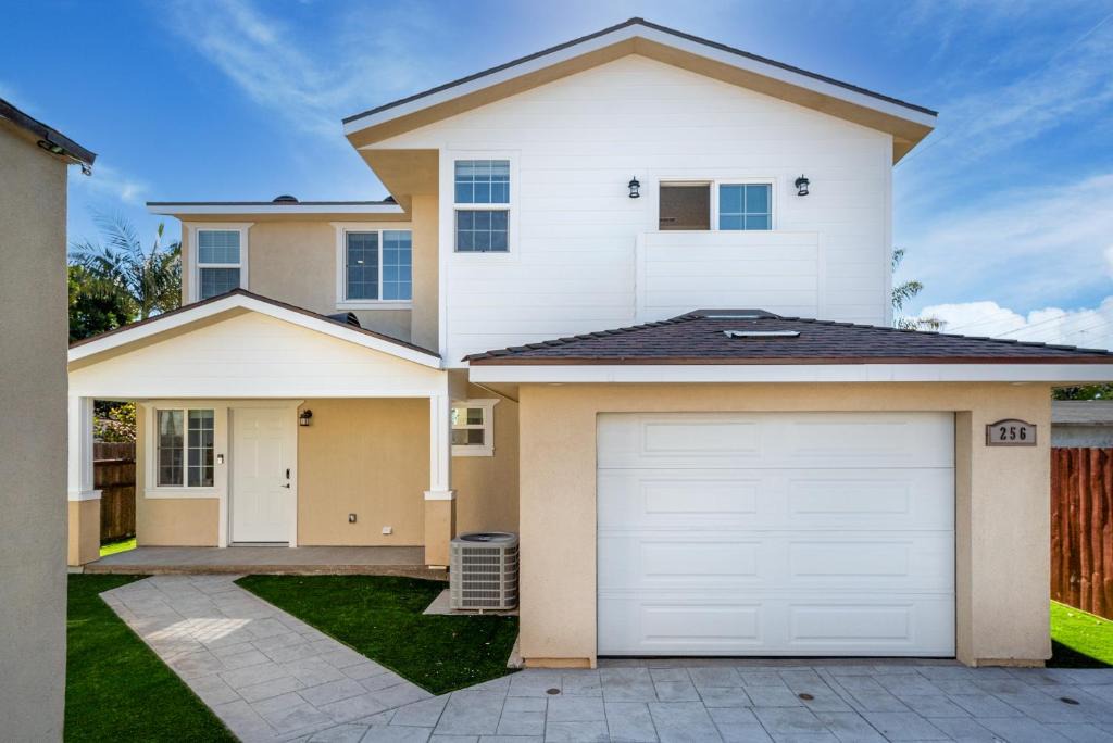Inglewood House | The Modernist - 3bd,3bath Whole House! - Comfortable, Modern Interior - 5 Min from LAX and SOFI Stadium!