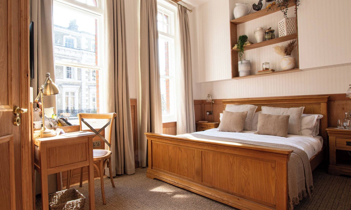 Kentish Town Hotel | The Old Farmhouse Pub & Rooms