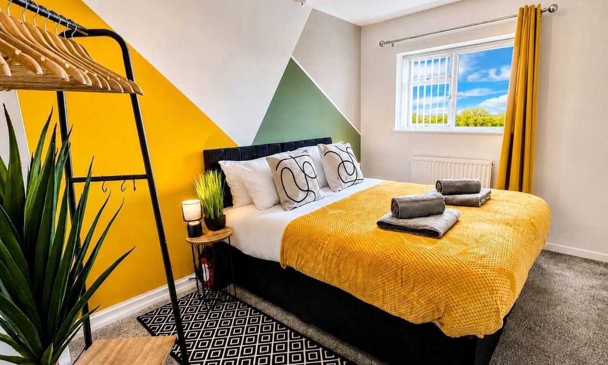 Oadby House | The Packhorse Townhouse/Private Parking/WiFi
