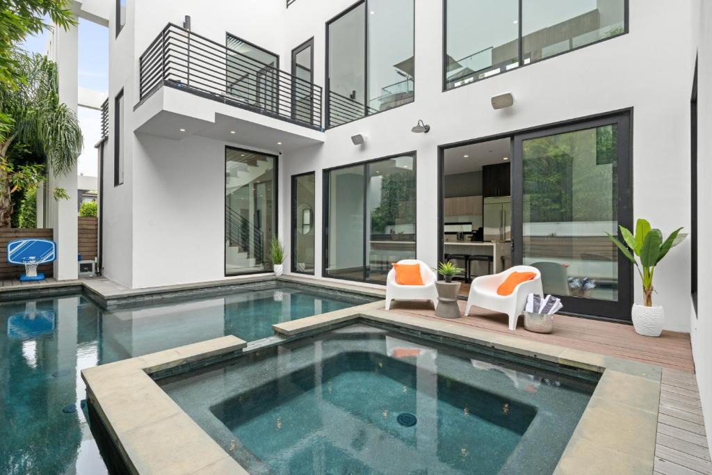 Venice House | The Palms Pad - 5 Min from Beach - Golf,Arcade,Sauna