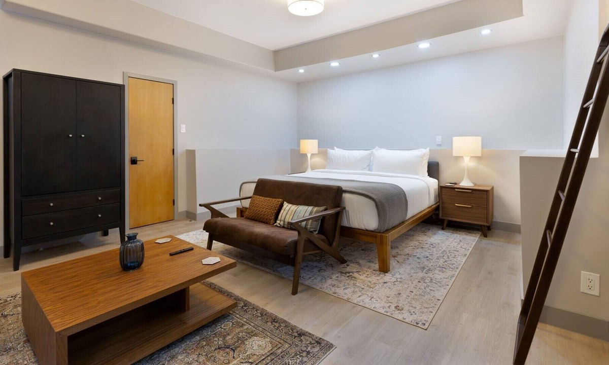 Bel Air House | The Perfect Getaway Near UCLA and the Getty Center