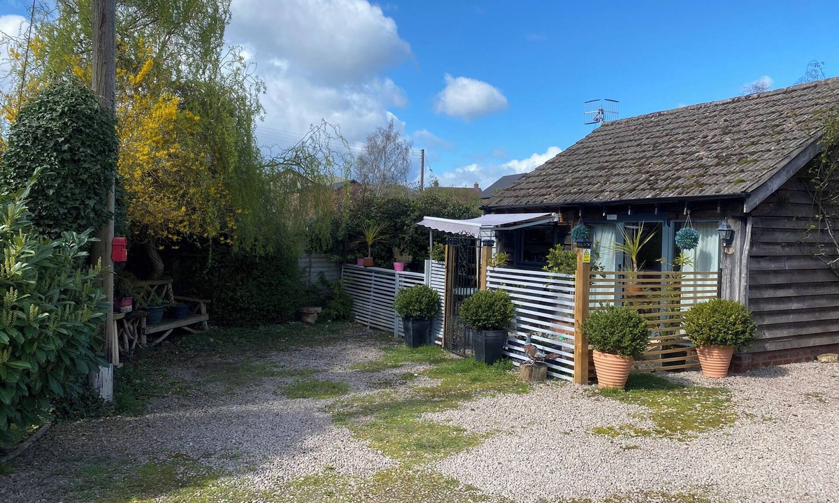 Malvern Cottage | THE PHEASANT'S NEST, pet friendly, with a garden in Upton Upon Severn