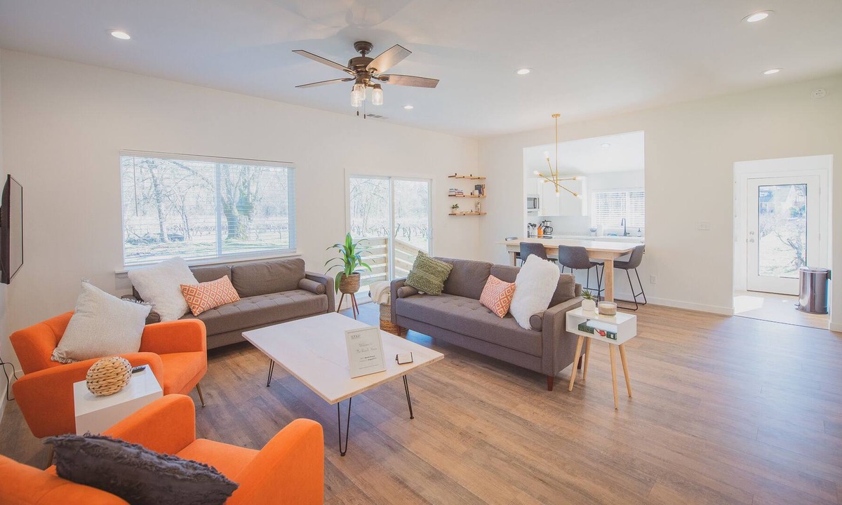 Phoenix Lake-Cedar Ridge House | The Ranch House, 2 Acre Retreat! Walk to Indigeny Reserve!