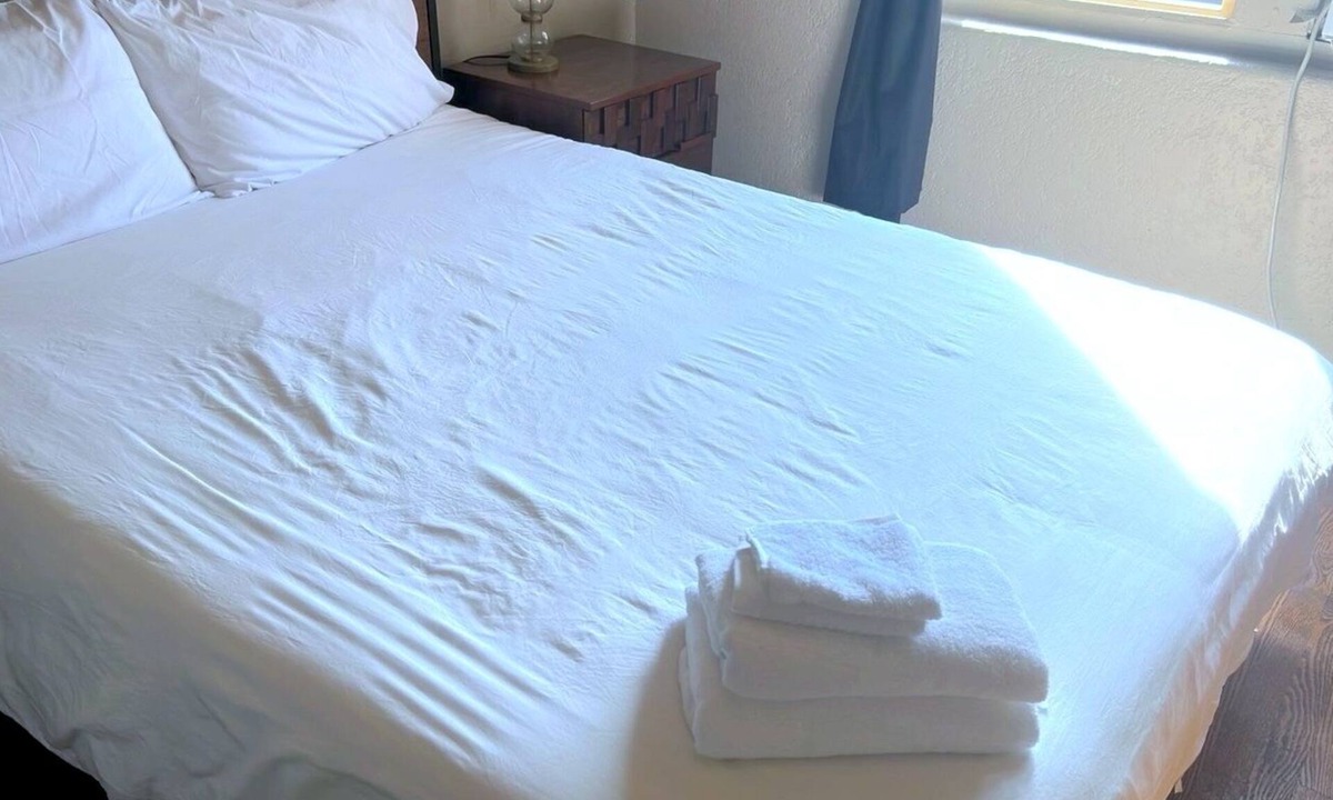 Westlake Apartment | The Retreat You're Looking For | Queen Studio!