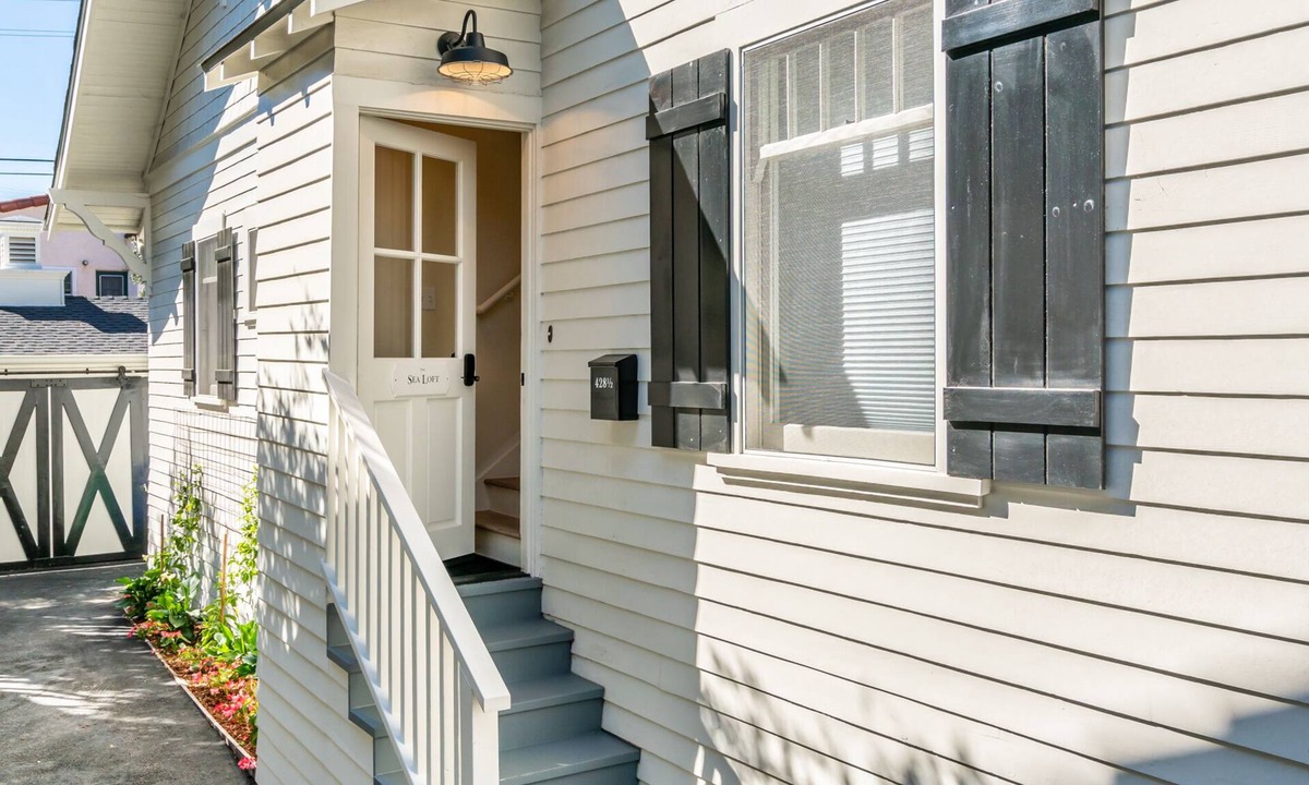 East Beach House | The Sea Captain's Loft - West Beach Charm