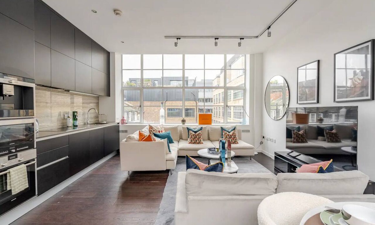 London City Centre Apartment | The Soho Conservatory — Loft Style 3 Bed with AC