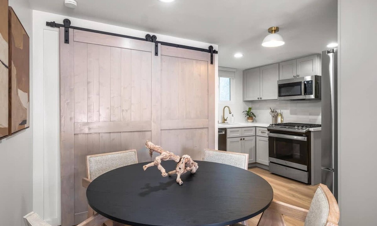 North Redondo Apartment | The South Bay Retreat
