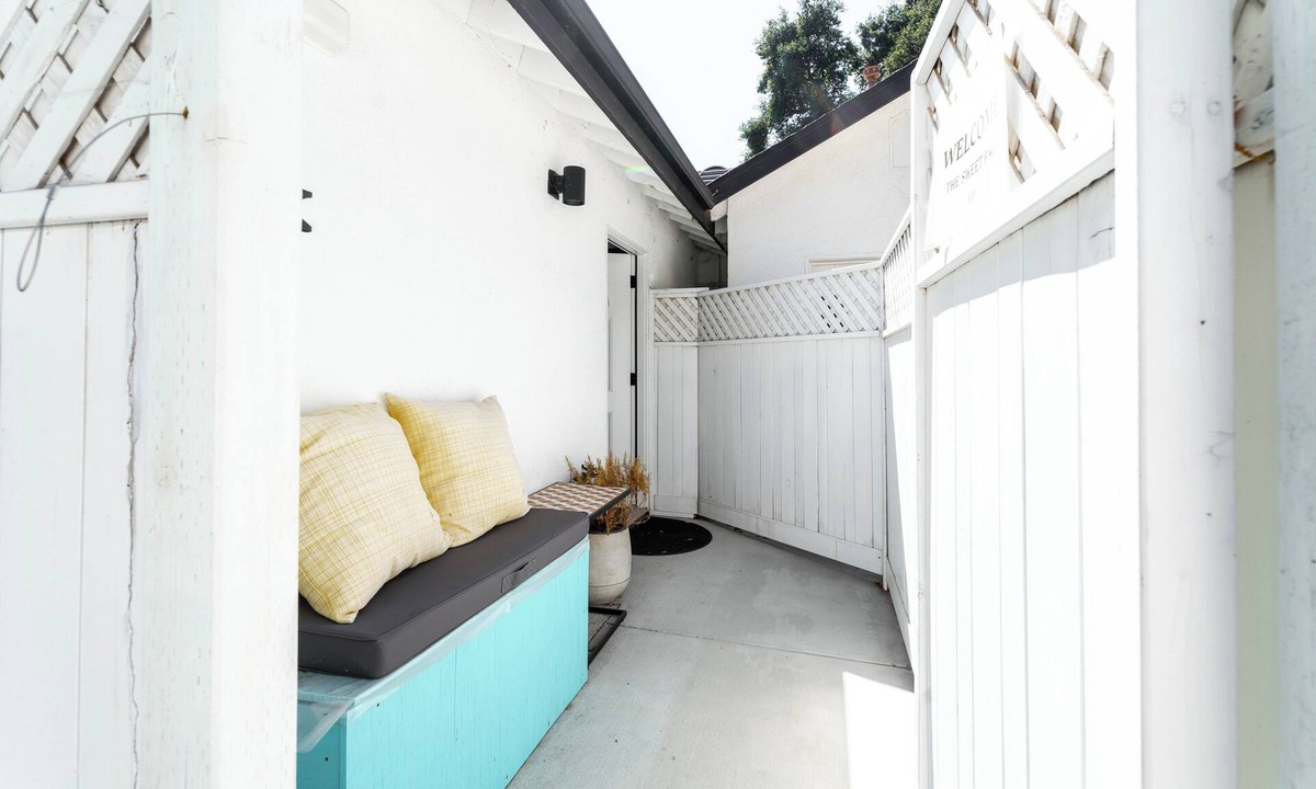 Meiners Oaks Apartment | 'The Sweet Pad' - Cozy Studio with WiFi and AC in lovely Ojai