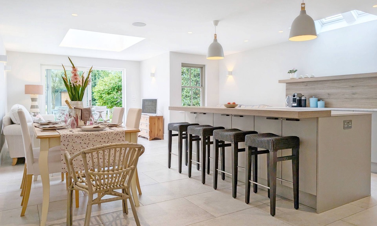 Chichester House | The Town House - sleeps 6 guests in 3 bedrooms