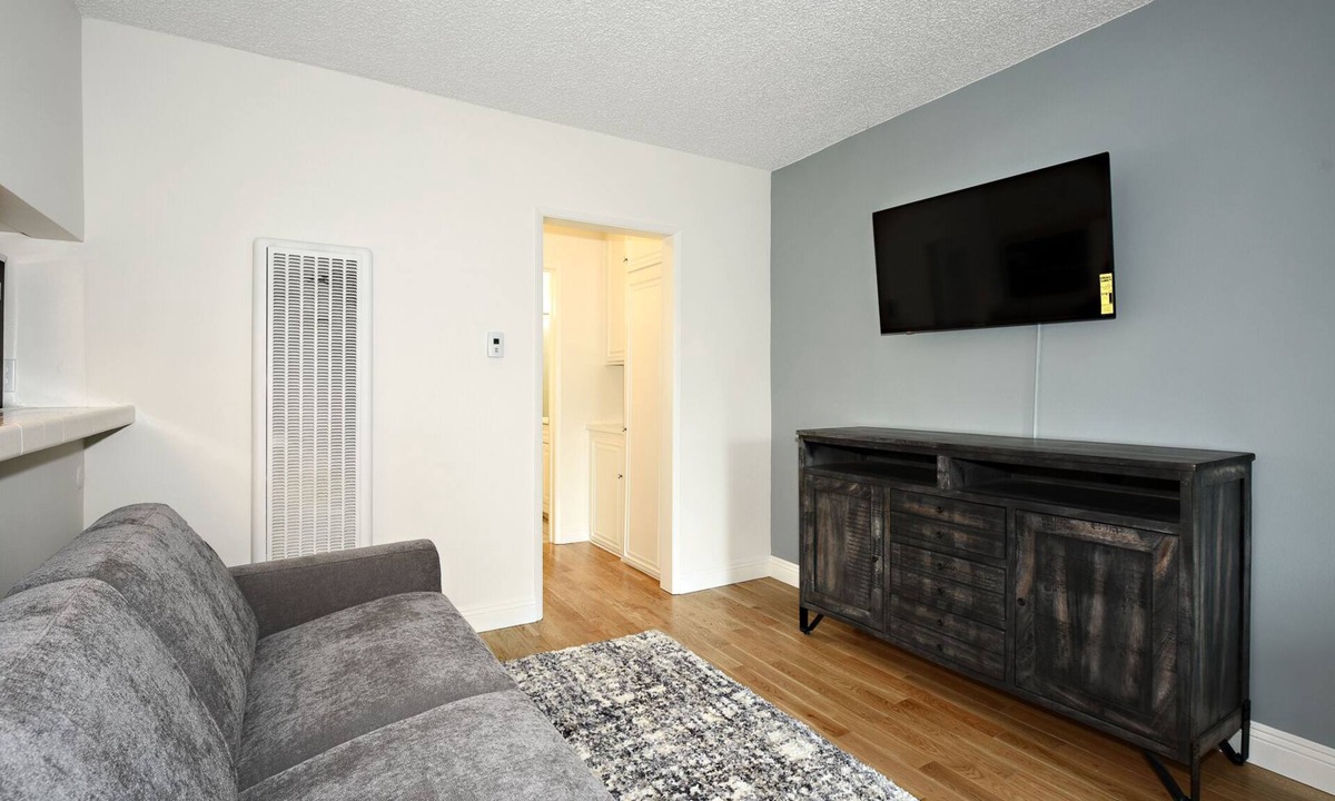 Palms House | The Vinton #6