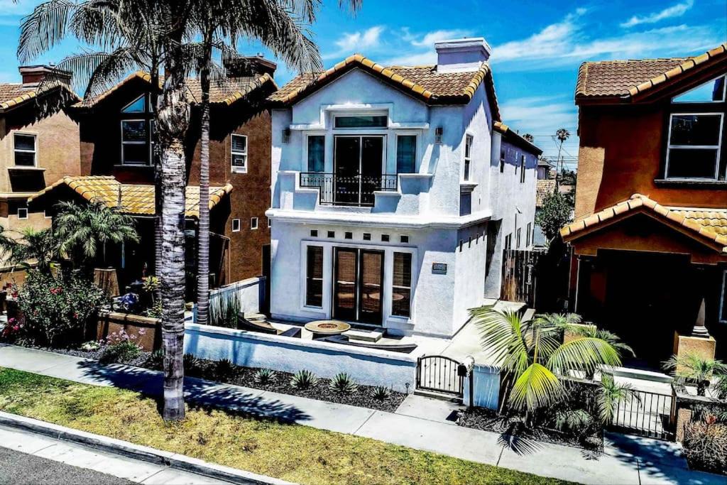 Yorktown House | The White Beach House of Huntington