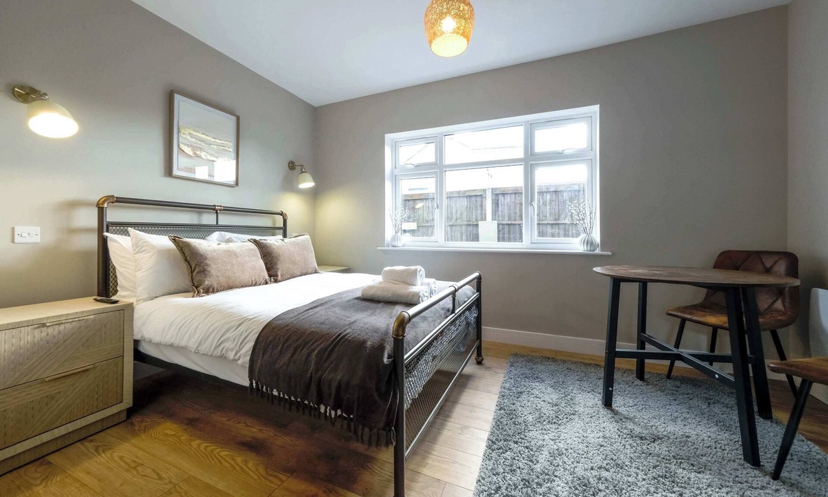 Bradley Stoke Apartment | The Willow - Studio A