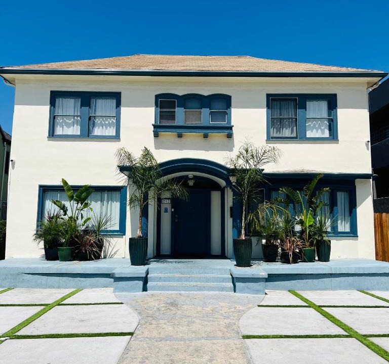 Greater Wilshire - Hancock Park Hostel | The Wilshire Metro