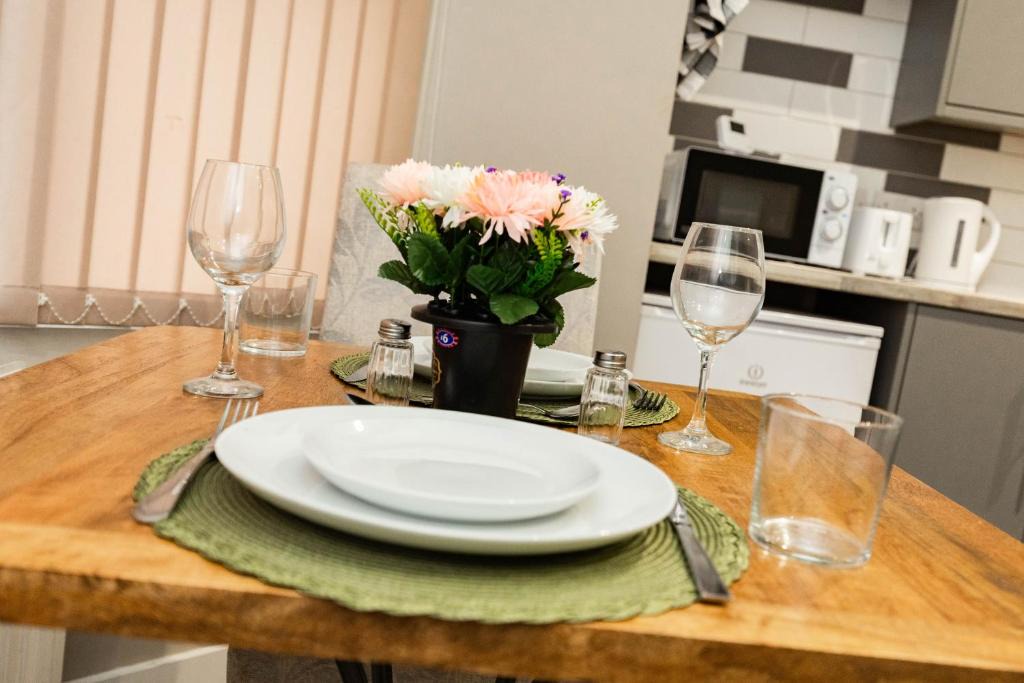 Wolverhampton Apartment | The Wolverhampton Retreat- Free Parking