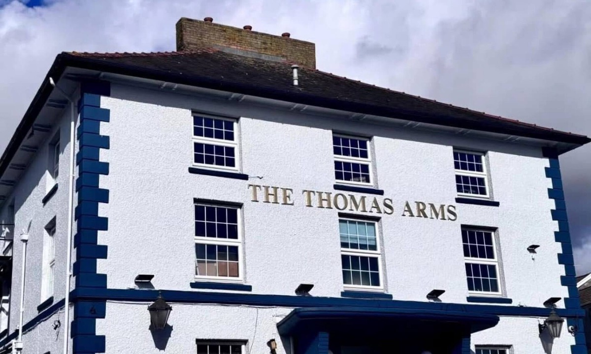 Llanelli Hotel | Thomas Arms