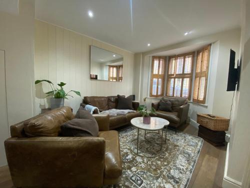 South Richmond House | Three Bedroom House in Central Richmond