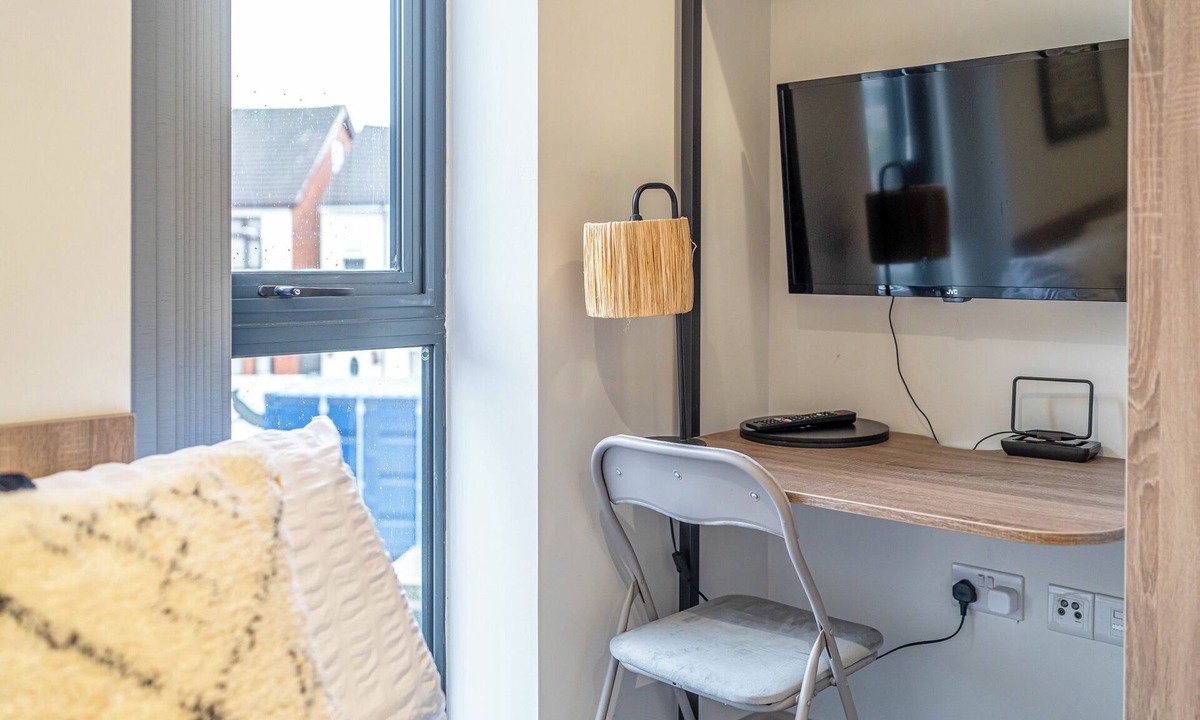 Wolverhampton Apartment | Three Modern Apartments Nr Molineux for Short, Long Stays