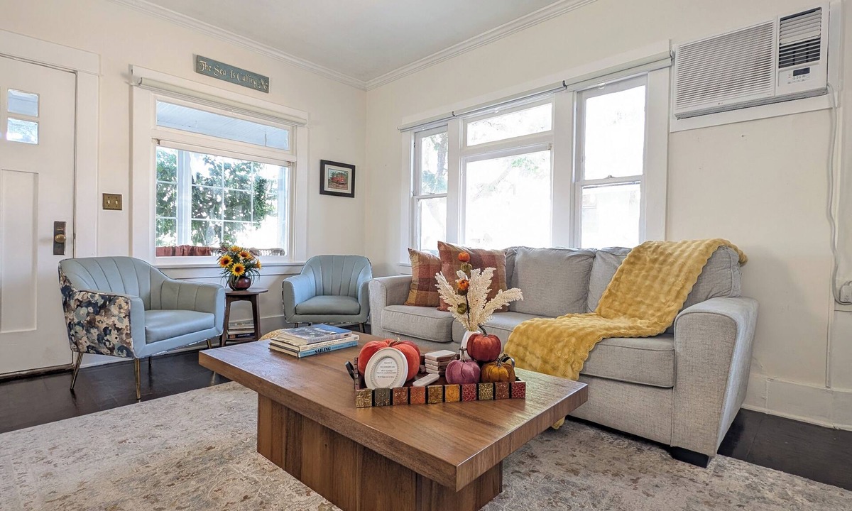 Alamitos Beach House | Timeless Charm by the Coast – Vintage Beach Bungalow