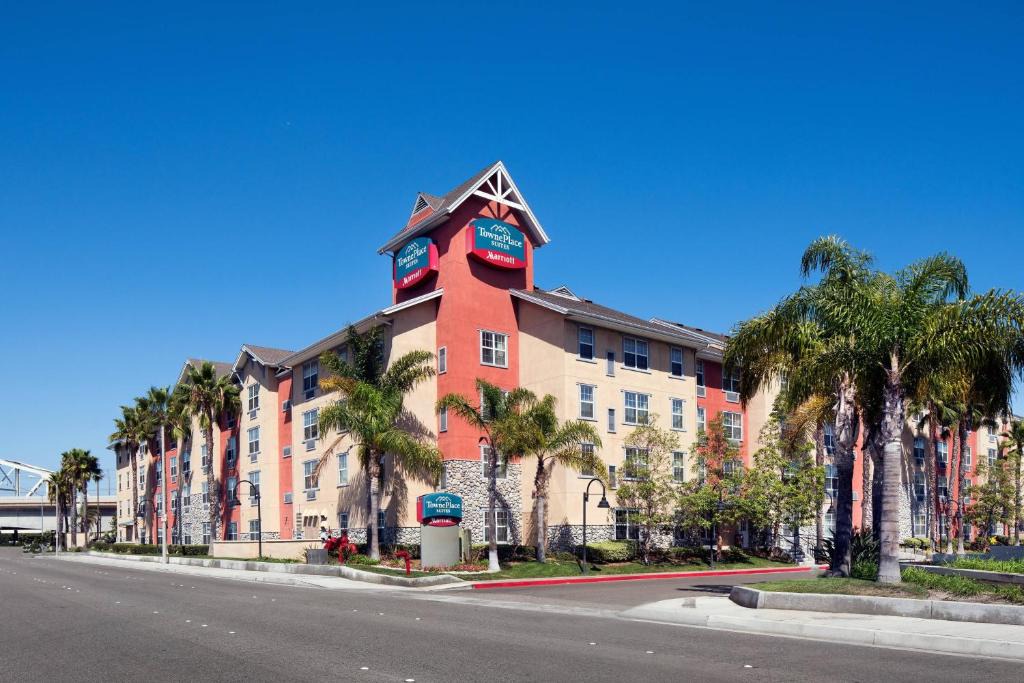 Hawthorne Hotel | TownePlace Suites Los Angeles LAX Manhattan Beach