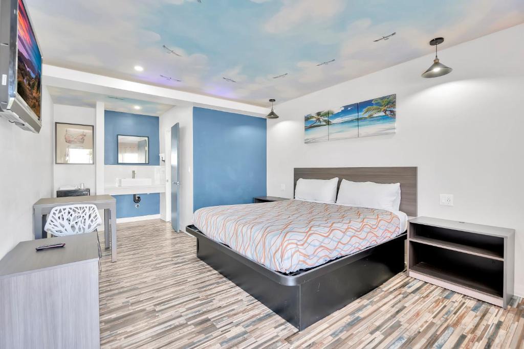 Harbor Hotel | Tradewinds Motel