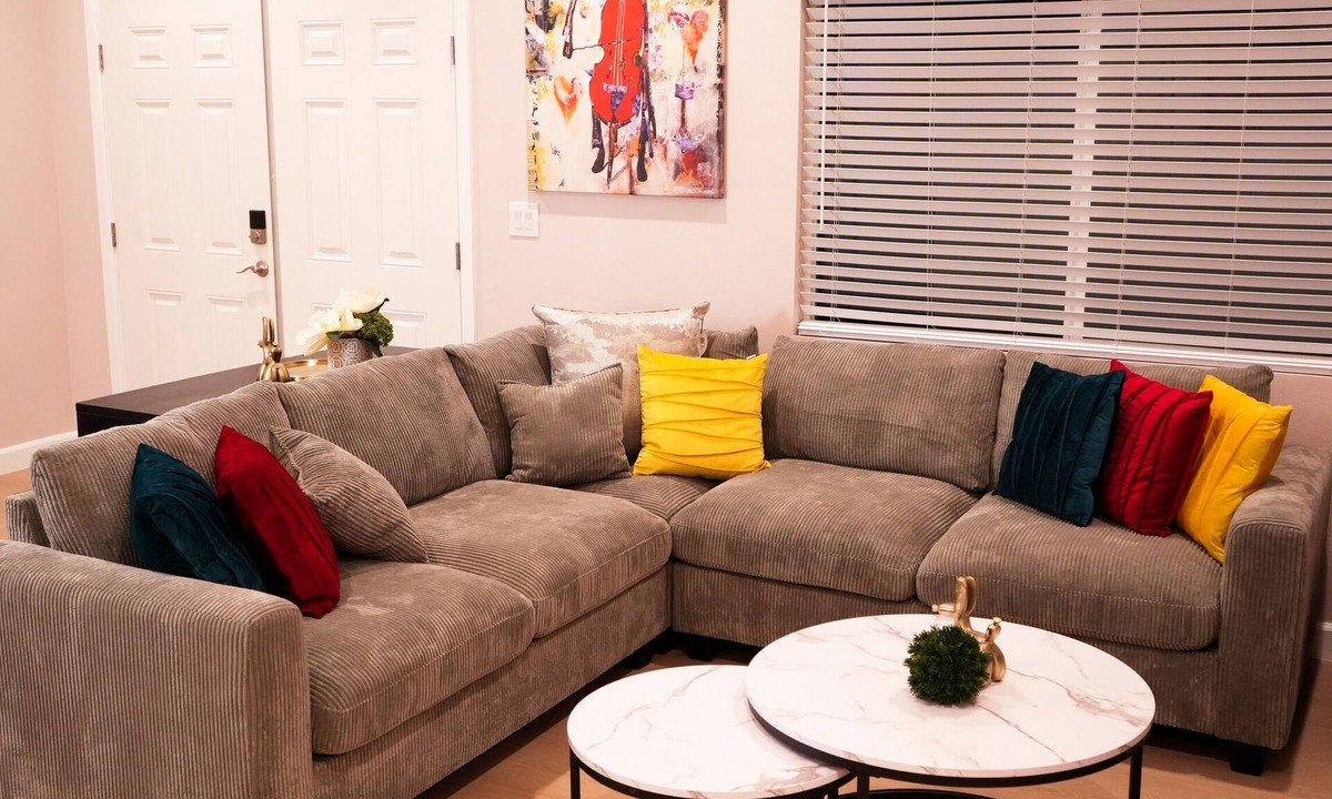 Charter Oak House | Tranquil & Cozy Stay – Your Relaxing Home Away from Home