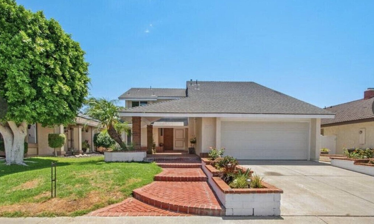 Laguna Hills House | Tranquil Creek view