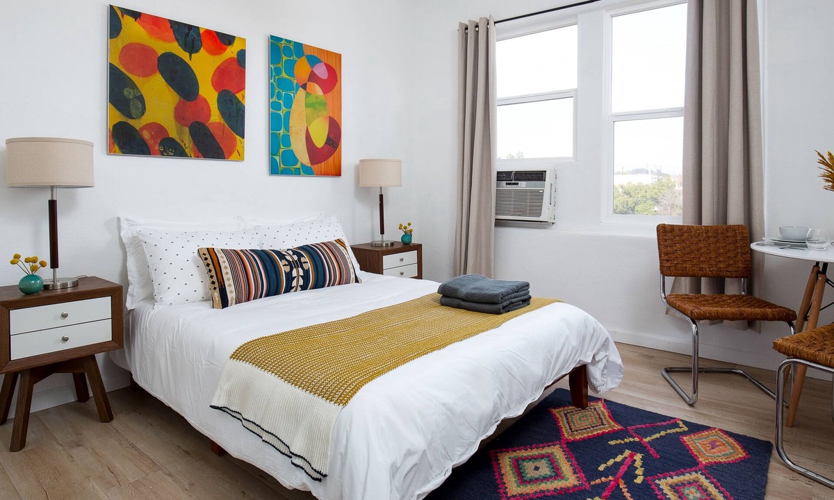 Westlake Apartment | Traveler's Place - Dream LA Exp!