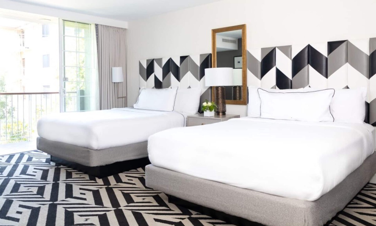 Norma Triangle Hotel | Two Units Luxurious Suites Close to Universal Studios Hollywood! Rooftop Pool!