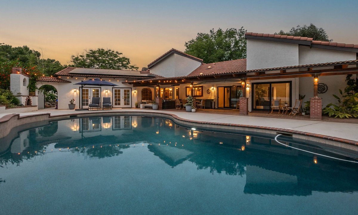 Kit Carson House | Ultimate Escape: GameRoom, EV Charger, Pool & Spa
