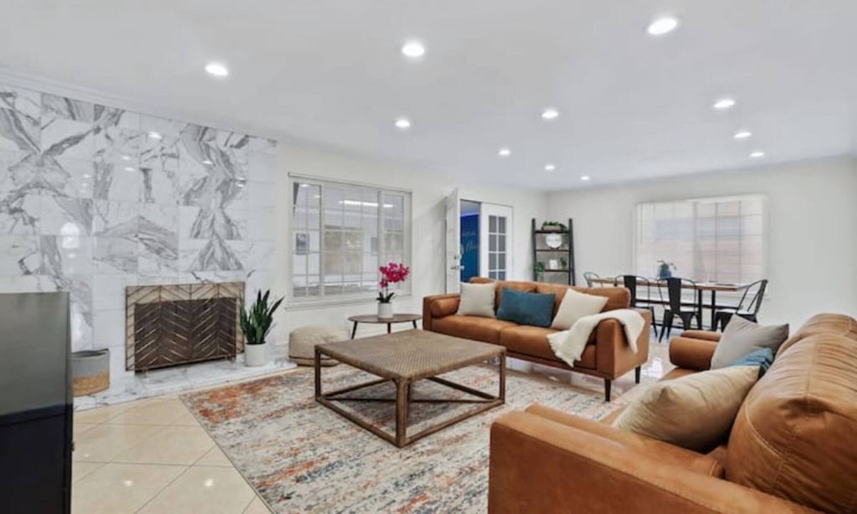 Santa Ana House | Ultra Clean Playcation - King Beds, Game Room + Fire Pit - JWA, Disney & Beaches