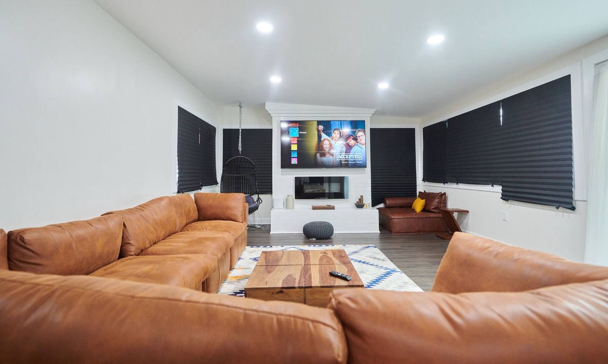Carthay Circle Apartment | Unwind in Style: Chic and Cozy Hideaway with Private Hot Tub