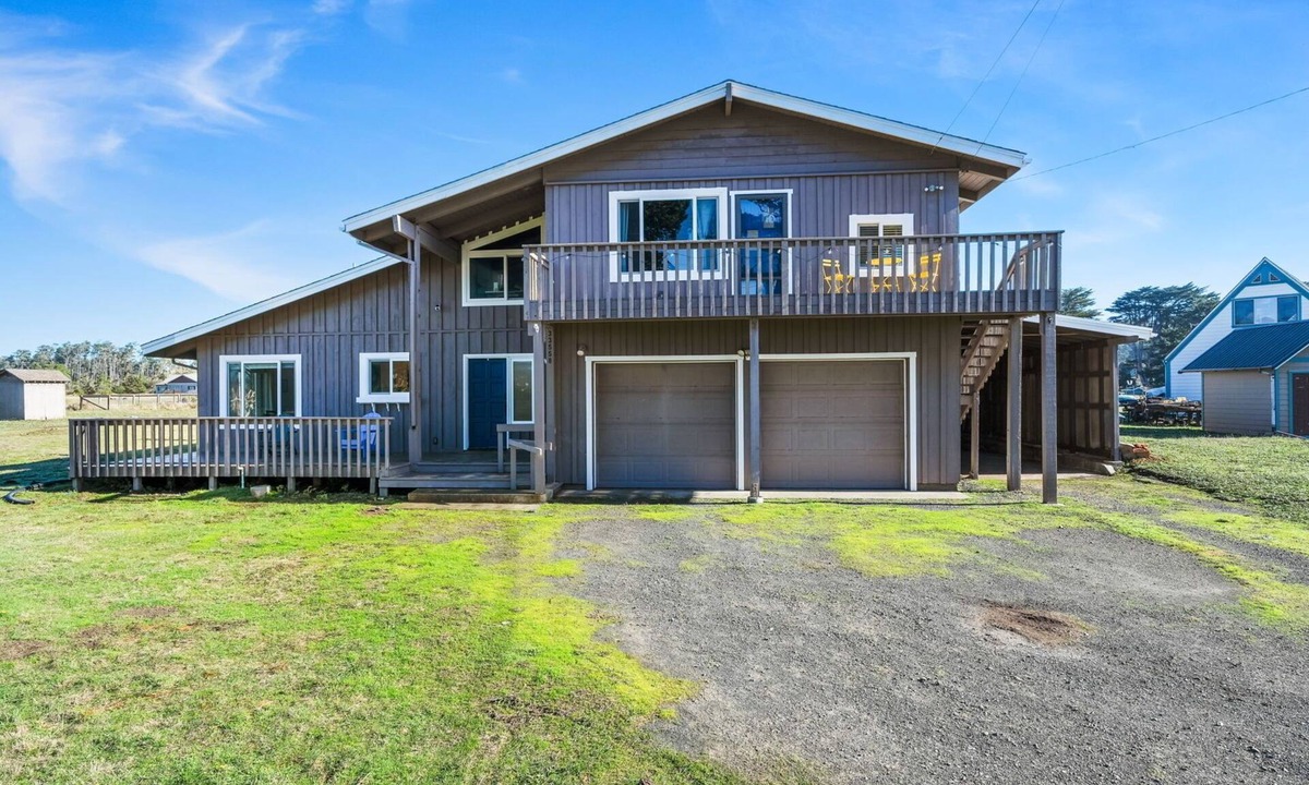 Fort Bragg Villa | Updated 5BR ocean view villa in Mendo-Fort Bragg, dog-friendly, firepit, hot tub