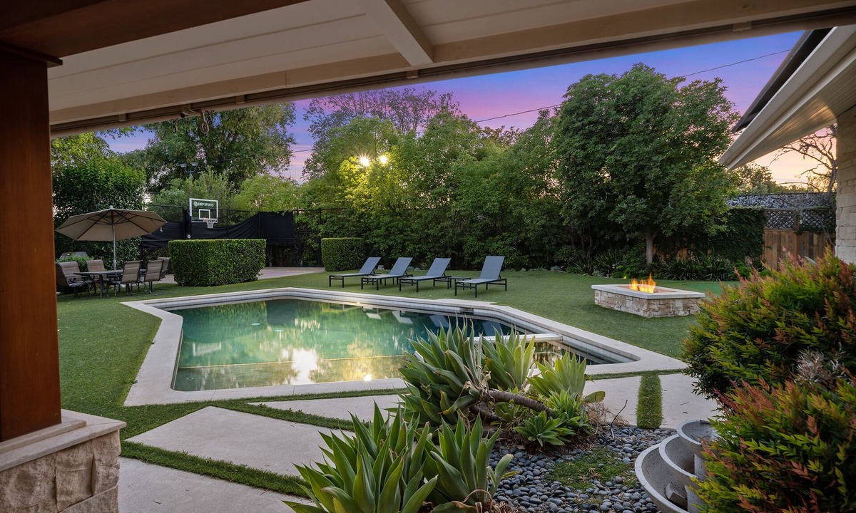 Northridge House | Upscale Stunning Oasis Home Pool/Spa/Basketball ct