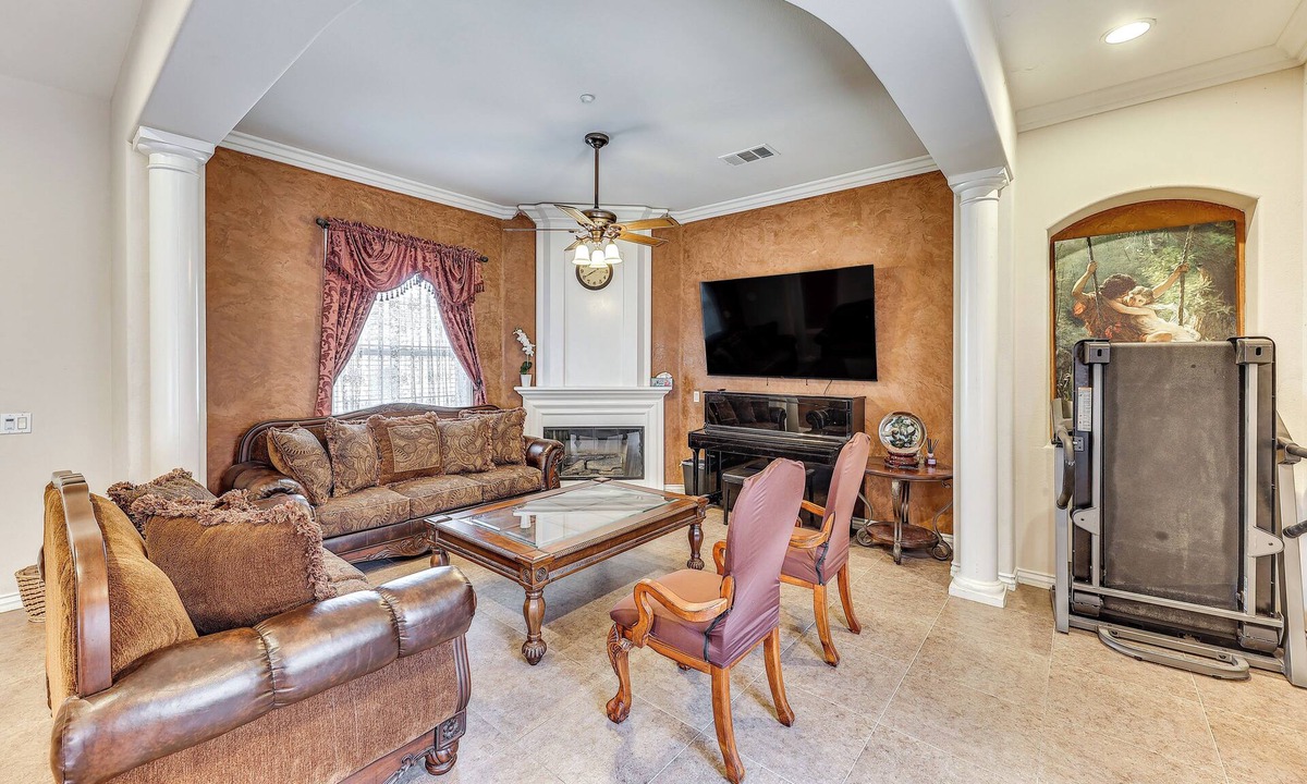 Alessandro Heights Apartment | Upscale Triplex w/Pool Access in Riverside!