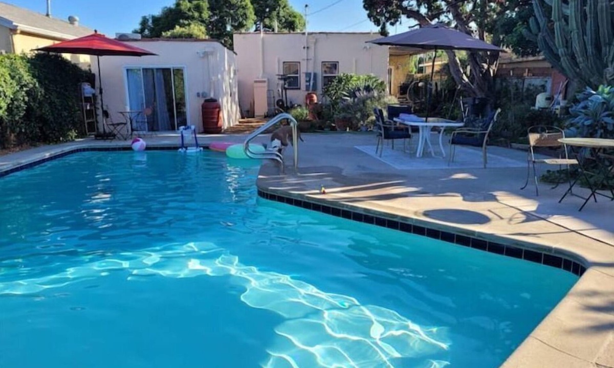 North Long Beach House | Urban Farm House +Hot Tub+Pool