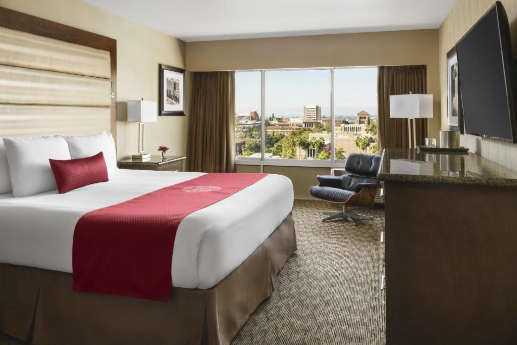 Downtown Los Angeles Hotel | USC Hotel