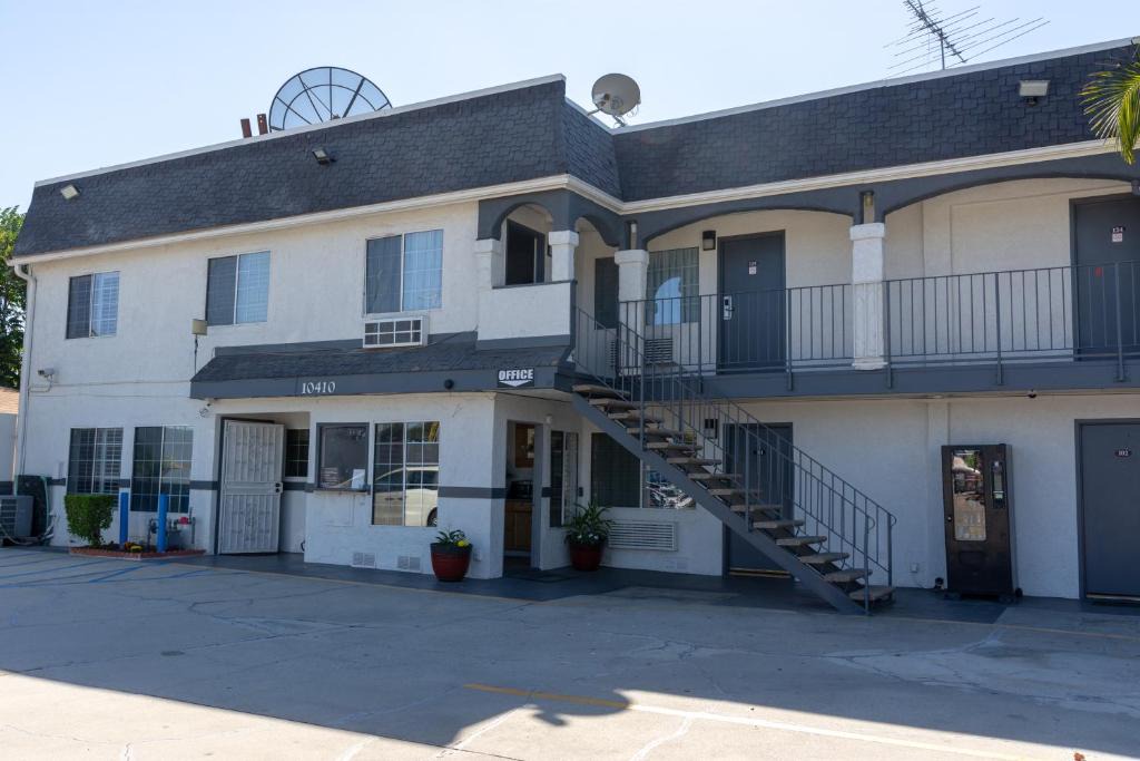 Bellflower Hotel | Value Inn Bellflower