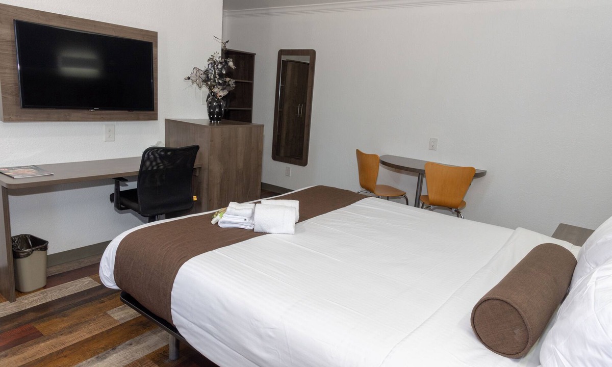 Bellflower Hotel | Value Inn Bellflower