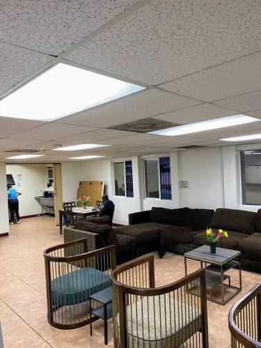 Van Nuys Hostel | Van Nuys Downtown Paradise