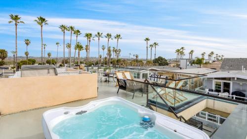 Santa Ana Heights House | Velvet Sand I by AvantStay Steps to Newport Beach Private Rooftop w Outdoor Kitchen Hot Tub