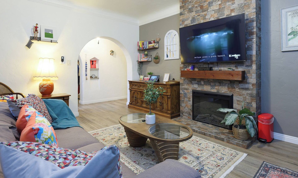 Santa Ana Apartment | Versatile Downtown 1B1B Home near Disneyland