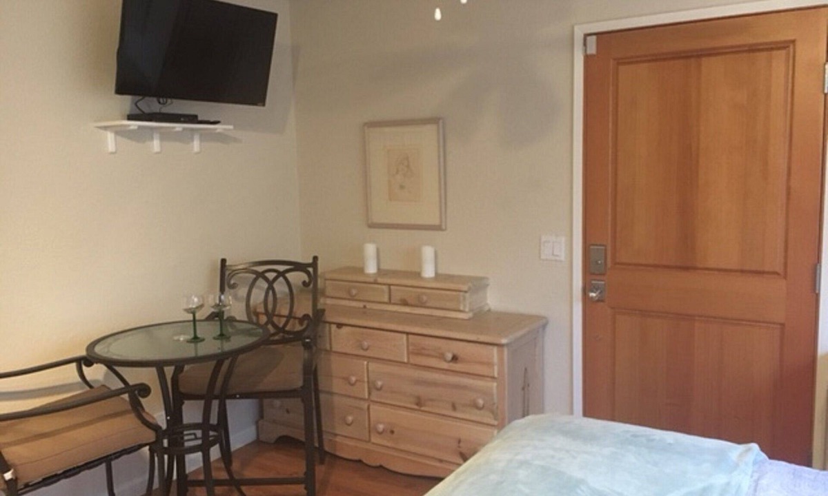 Encinitas House | Very quiet and peaceful room with private entrance and private bath