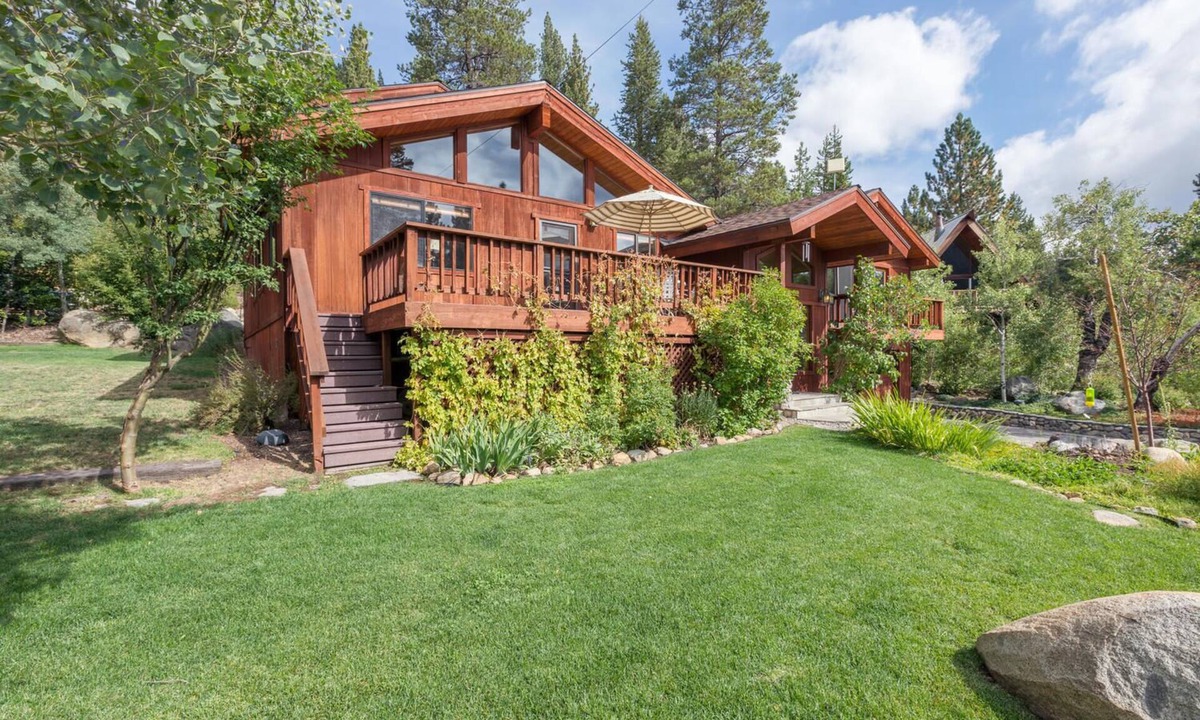 Olympic Valley House | Victory Place at Palisades - Stunning 5 BR with Private Hot Tub and Pool Table