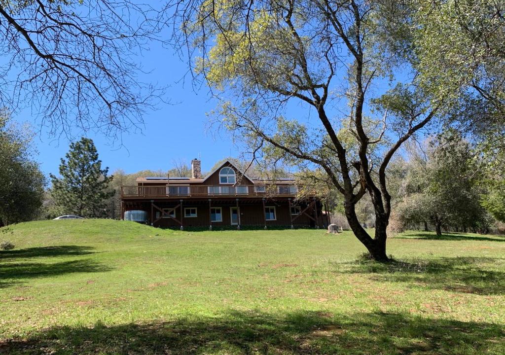 Mariposa Villa | Villa Alta Vista at Yosemite- Stunning Views and Game Room