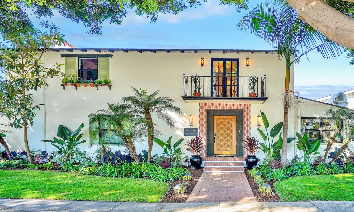 Alamitos Beach House | Villa Encanto- Luxe 6BRs Courtyard Game Room