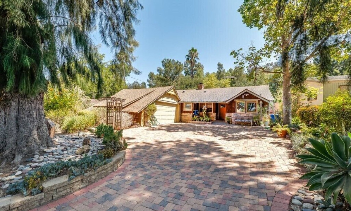 Woodland Hills House | Villa La Reforma - Newly Designed 4BR House with Pool & Garden in Los Angeles