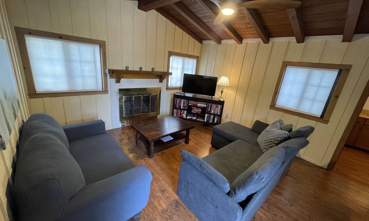 Historic Tennis Club Villa | Villa M - 1bedroom villa with kitchen, steps from downtown Palm Springs! 🍒