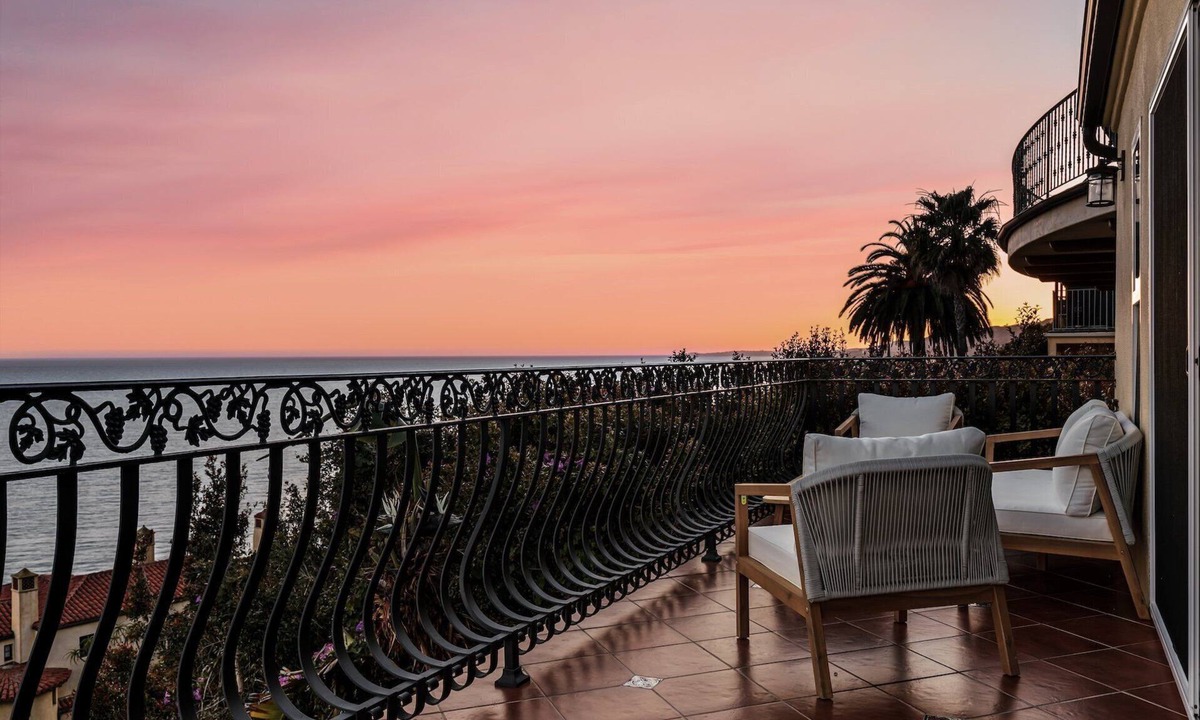 Eastern Malibu House | Villa Reina by Fieldtrip | Majestic Ocean-View Villa in Malibu